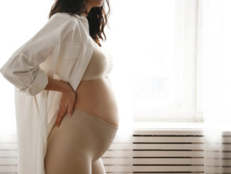 Moda ciążowa lansowana przez gwiazdy