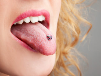 Co warto wiedzieć przed piercingiem języka? Sprawdzamy!