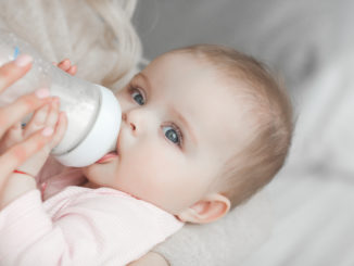 Jak wybrać butelkę do karmienia dziecka?