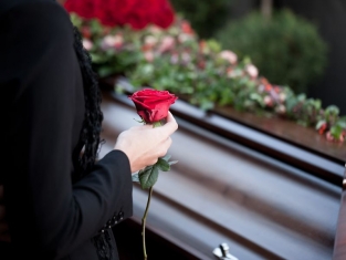 Pogrzeb – sennik. Co oznacza pogrzeb we śnie?
