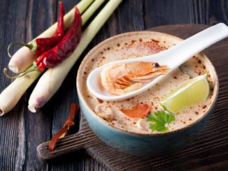 Tajska zupa krewetkowa – prosty i pyszny przepis