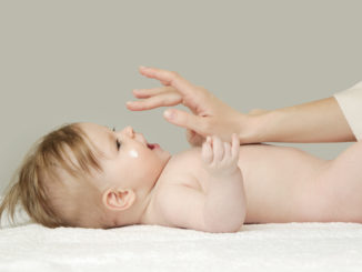 Codzienna pielęgnacja atopowej skóry niemowląt