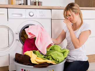 Smród i nieprzyjemny zapach z pralki – jak z nim walczyć?