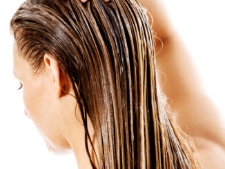 Metoda na zniszczone i jednocześnie przetłuszczające się włosy – dowiedz się więcej o OMO
