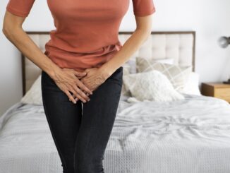 Nietrzymanie moczu u kobiet – przyczyny, objawy i sposoby diagnozowania