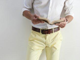 Męskie lniane spodnie – z czym je łączyć, żeby wyglądać stylowo?