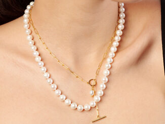 Naszyjniki z perłami – ponadczasowy dodatek pełen stylu i nonszalanckiego szyku