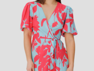 Kolorowe sukienki — jak wybrać idealny model na lato?