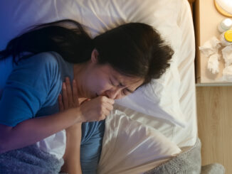 Jak kaszel wpływa na sen i co robić, by lepiej spać?