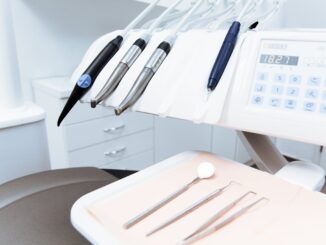 Popularne zabiegi oferowane przez kliniki stomatologiczne